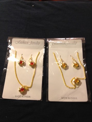 Fashion Jewelry Necklace / Earring Set .